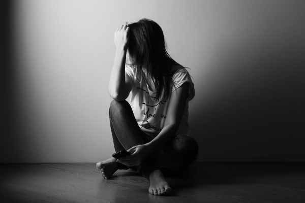 O isolamento social pode desencadear ou agravar doenças psiquiátricas.