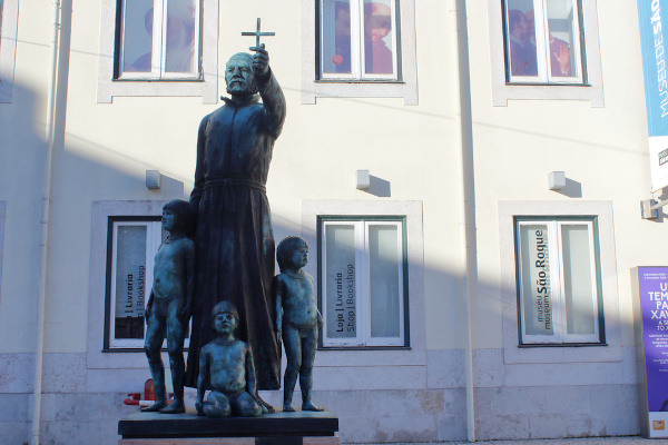 Estátua de Pe. António Vieira, em Lisboa, um exemplo de obra barroca.