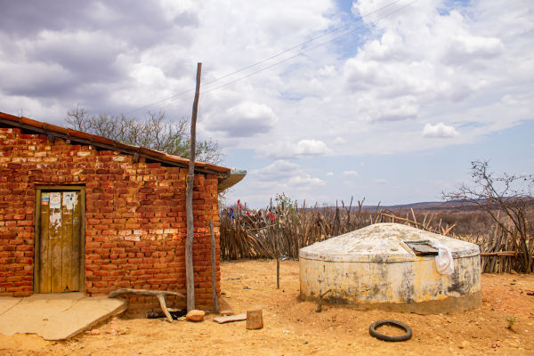Cisterna em uma casa localizada em uma região de ocorrência da seca no Nordeste. Cisterna em uma casa localizada em uma região de ocorrência da seca no Nordeste.