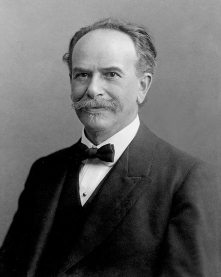 Franz Boas foi um importante nome para o estudo das sociedades e etnias periféricas, de acordo com o eurocentrismo